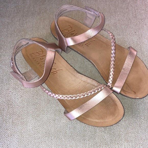 BLOWFISH Malibu Rose Gold Metallic Big Girls Sandals - Picture 1 of 11